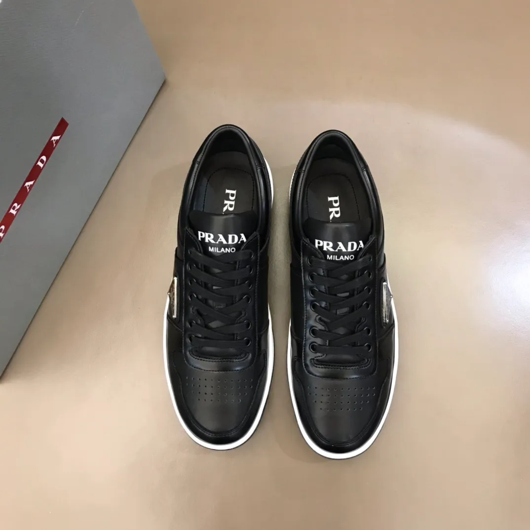 P380 Yuan 38-45 Prada Prada’s new men’s leather sports shoes, the highest version on the market, any comparison is welcome🆚! The original leather has excellent texture and is super high-end! Fetal sheep net lining imported from Italy, removable pad! Luxurious materials and fine workmanship, highly recommended!